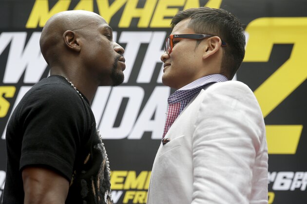 Floyd Mayweather, left, poses for a picture with Marcos Maidana during the outdoor portion of a news conference in Times Square, New York, Monday, July 14, 2014. Mayweather will fight Maidana for the second time in Las Vegas, Nevada on Sept. 13, 2014. (AP Photo/Seth Wenig)