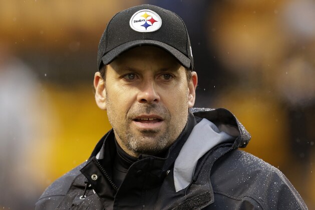 Pittsburgh Steelers offensive coordinator Todd Haley watches warm ups before an NFL football game between the Pittsburgh Steelers and Cleveland Browns in Pittsburgh, Sunday, Dec. 29, 2013. The Steelers won 20-7. (AP Photo/Gene J. Puskar)