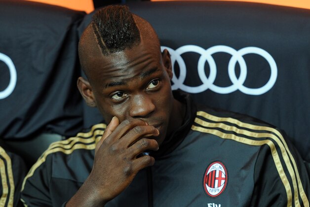MILAN, ITALY - MAY 18:  Mario Balotelli of AC Milan looks on prior to the Serie A match between AC Milan and US Sassuolo Calcio at San Siro Stadium on May 18, 2014 in Milan, Italy.  (Photo by Claudio Villa/Getty Images)