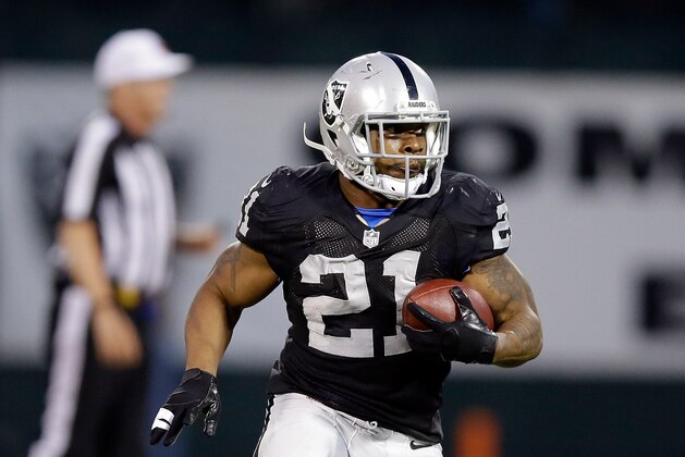 OAKLAND, CA - AUGUST 15:  Maurice Jones-Drew #21 of the Oakland Raiders in action against the Detroit Lions during their preseason game at O.co Coliseum on August 15, 2014 in Oakland, California.  (Photo by Ezra Shaw/Getty Images)