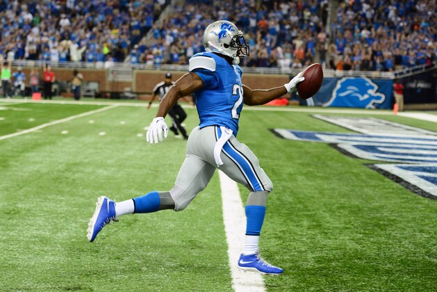 Aug 22, 2014; Detroit, MI, USA; Detroit Lions running back Reggie Bush (21) high steps into the end zone during the first quarter against the Jacksonville Jaguars at Ford Field. Mandatory Credit: Andrew Weber-USA TODAY Sports