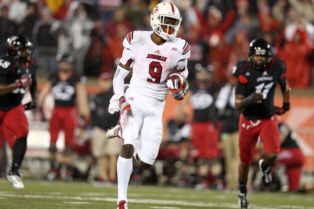 LOUISVILLE, KY - OCTOBER 26:  DeVante Parker #9 of the Louisville Cardinals runs for a touchdown in the fourth quarter during the game against the Cincinnati Bearcats at Papa John's Cardinal Stadium on October 26, 2012 in Louisville, Kentucky.  Louisville won 34-31 in overtime  (Photo by Andy Lyons/Getty Images)
