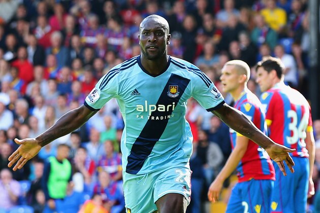 LONDON, ENGLAND - AUGUST 23: Carlton Cole of West Ham celebrates scoring his team's third goal during the Barclays Premier League match between Crystal Palace and West Ham United at Selhurst Park on August 23, 2014 in London, England.  (Photo by Scott Heavey/Getty Images)