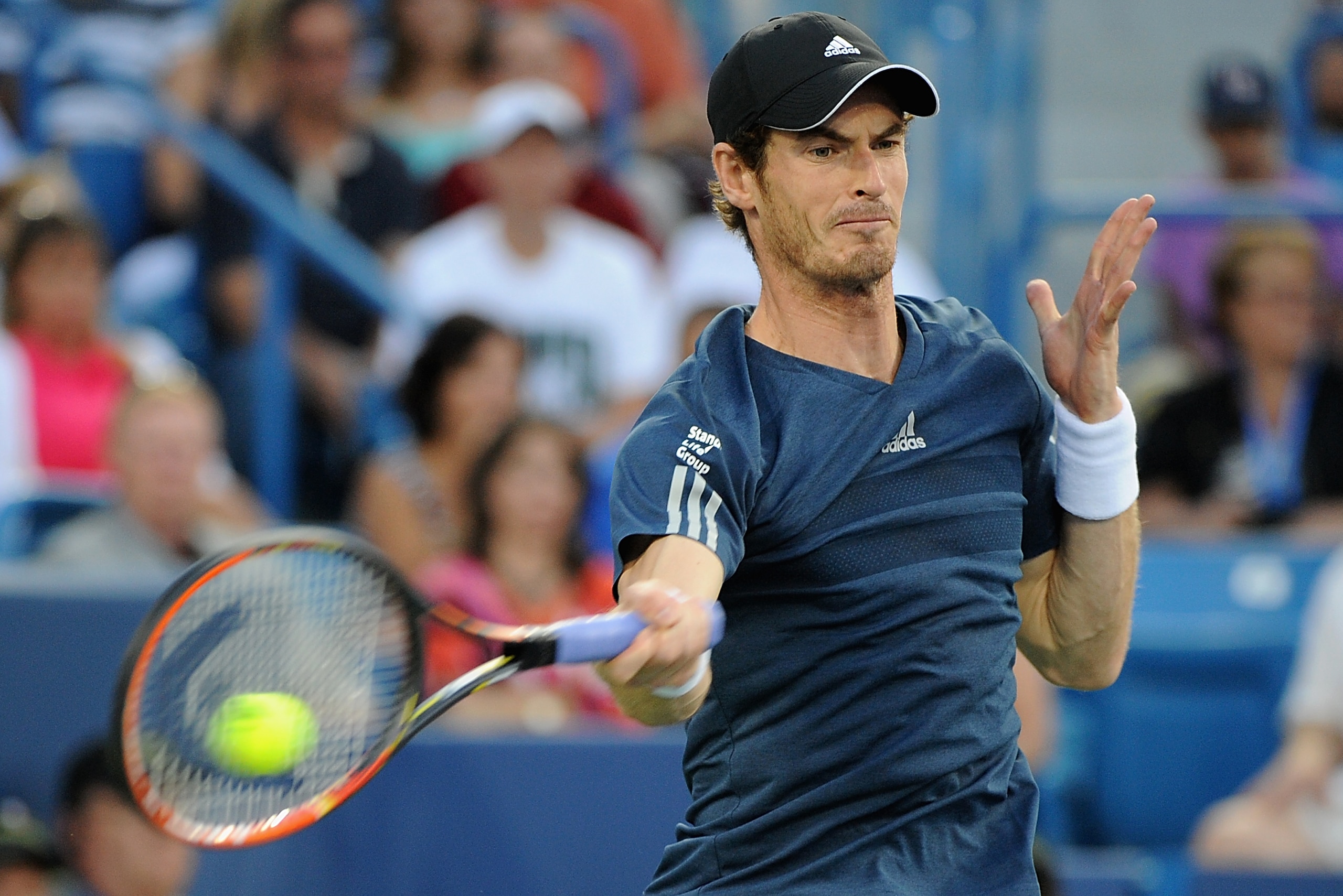 CINCINNATI, OH - AUGUST 15:  Andy Murray of Great Britian returns to Roger Federer of Switzerland during a match on day 7 of the Western & Southern Open at the Linder Family Center on August 15, 2014 in Cincinnati, Ohio.  (Photo by Jonathan Moore/Getty Images)