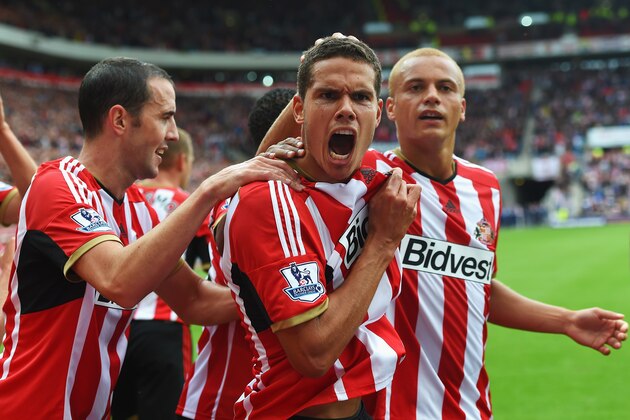 SUNDERLAND, ENGLAND - AUGUST 24: Jack Rodwell of Sunderland celebrates scoring his goal during the Barclays Premier League match between Sunderland and Manchester United at Stadium of Light on August 24, 2014 in Sunderland, England.  (Photo by Michael Regan/Getty Images)