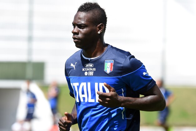 NATAL, BRAZIL - JUNE 22:  Mario Balotelli of Italy during training session on June 22, 2014 in Natal, Brazil.  (Photo by Claudio Villa/Getty Images)