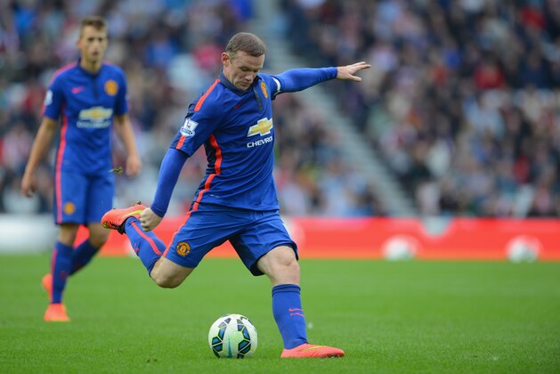 SUNDERLAND, ENGLAND - AUGUST 24: Wayne Rooney of Manchester United in action during the Premier League match between Sunderland and Manchester United at the Stadium of Light on August 24, 2014 in Sunderland, England.  (Photo by Michael Regan/Getty Images)