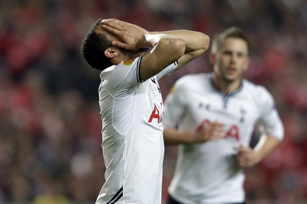 Tottenham Hotspur's Andros Townsend reacts after a missed chance to score a goal against Benfica during their Europa League round of 16, second leg, soccer match Thursday, March 20 2014, at Benfica's Luz stadium. (AP Photo/Armando Franca)