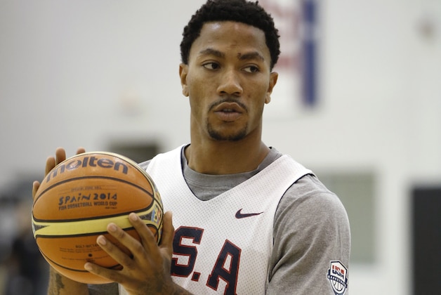 USA Basketball guard Derrick Rose of the Chicago Bulls works out lightly during a team practice in at the Brooklyn Nets training facility in East Rutherford, N.J., Tuesday, Aug. 19, 2014.  (AP Photo/Kathy Willens)