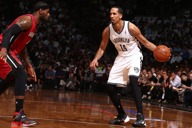 BROOKLYN, NY - MAY 12: Shaun Livingston #14 of the Brooklyn Nets handles the ball against LeBron James #6 of the Miami Heat in Game Four of the Eastern Conference Semifinals during the 2014 NBA Playoffs on May 12, 2014 at Barclays Center in Brooklyn. NOTE TO USER: User expressly acknowledges and agrees that, by downloading and or using this photograph, User is consenting to the terms and conditions of the Getty Images License Agreement. Mandatory Copyright Notice: Copyright 2014 NBAE (Photo by Nathaniel S. Butler/NBAE via Getty Images)