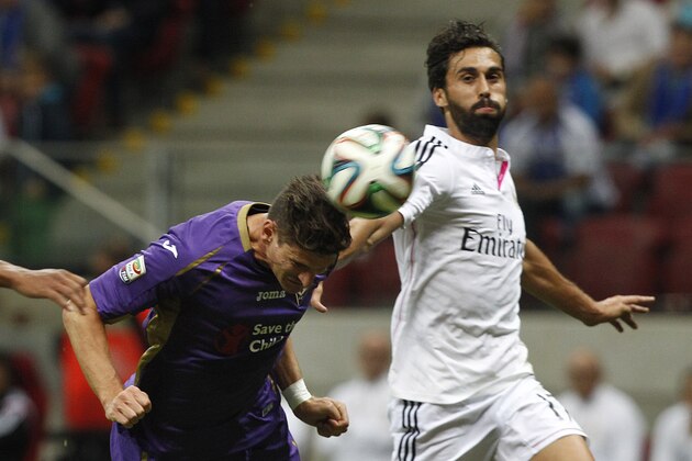Real Madrid's Alvaro Arbeloa, right, and Fiorentina's Mario Gomez from Germany during their friendly soccer match in Warsaw, Poland, Saturday, Aug. 16, 2014. (AP Photo/Czarek Sokolowski)
