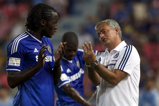 BANGKOK, THAILAND - JULY 17:  Romelu Lukaku of Chelsea speaks with Jose Mourinho coach of Chelsea during the international friendly match between Chelsea FC and the Singha Thailand All-Star XI at the Rajamangala Stadium in Bangkok, Thailand on July 17, 2013 in Bangkok, Thailand.  (Photo by Stanley Chou/Getty Images)
