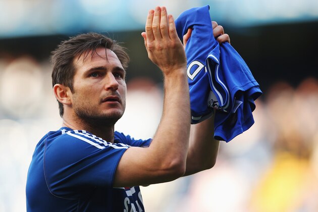 LONDON, ENGLAND - MAY 04:  Frank Lampard of Chelsea acknowledges the crowd following the Barclays Premier League match between Chelsea and Norwich City at Stamford Bridge on May 4, 2014 in London, England.  (Photo by Clive Rose/Getty Images)