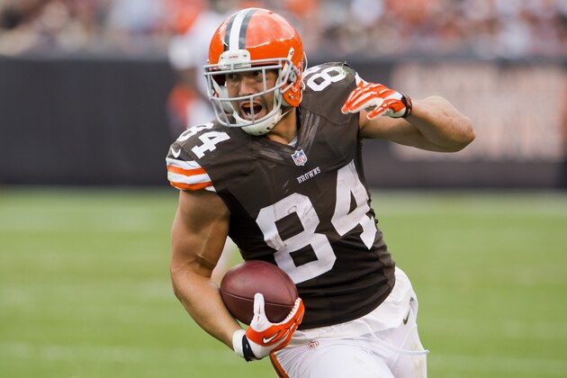 CLEVELAND, OH - SEPTEMBER 29: Tight end Jordan Cameron #84 of the Cleveland Browns runs for extra yards after a reception during the second half against the Cincinnati Bengals at FirstEnergy Stadium on September 29, 2013 in Cleveland, Ohio. The Browns defeated the Bengals 17-6. (Photo by Jason Miller/Getty Images) CLEVELAND, OH - SEPTEMBER 29: Tight end Jordan Cameron #84 of the Cleveland Browns runs for extra yards after a reception during the second half against the Cincinnati Bengals at FirstEnergy Stadium on September 29, 2013 in Cleveland, Ohio. The Browns defeated the Bengals 17-6. (Photo by Jason Miller/Getty Images)