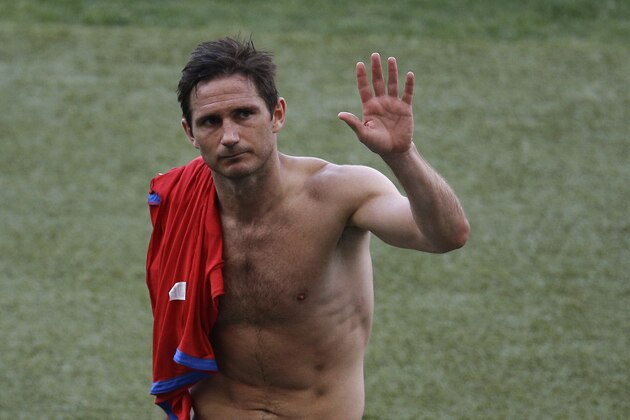 England's Frank Lampard waves to supporters as he leaves the pitch at the end of the group D World Cup soccer match between Costa Rica and England at the Mineirao Stadium in Belo Horizonte, Brazil, Tuesday, June 24, 2014. (AP Photo/Michael Sohn)