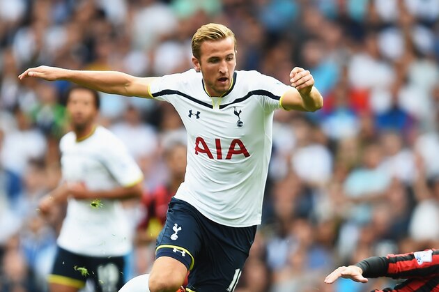 LONDON, ENGLAND - AUGUST 24:  Harry Kane of Spurs is challenged by Jordon Mutch of QPR during the Barclays Premier League match between Tottenham Hotspur and Queens Park Rangers at White Hart Lane on August 24, 2014 in London, England.  (Photo by Jamie McDonald/Getty Images)