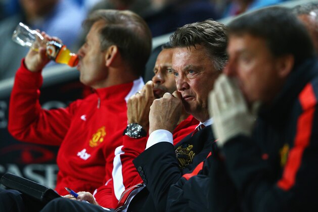 MILTON KEYNES, ENGLAND - AUGUST 26:  Manager Louis van Gaal of Manchester United despairs with assistant Ryan Giggs during the Capital One Cup Second Round match between MK Dons and Manchester United at Stadium mk on August 26, 2014 in Milton Keynes, England.  (Photo by Clive Mason/Getty Images)