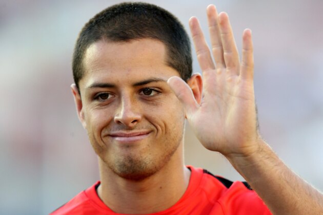 PASADENA, CA - JULY 23: Mexico star Javier 'Chicharito' Hernandez of Manchester United waves to fans as he trains before the game with the Los Angeles Galaxy at the Rose Bowl on July 23, 2014 in Pasadena, California.  (Photo by Stephen Dunn/Getty Images)