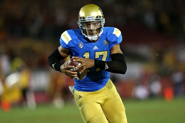 LOS ANGELES, CA - NOVEMBER 30:  Quarterback Brett Hundley #17 of the UCLA Bruins carries on a 12 yard touchdown run in the third quarter against the USC Trojans at Los Angeles Coliseum on November 30, 2013 in Los Angeles, California.  The Bruins won 35-14.  (Photo by Stephen Dunn/Getty Images)