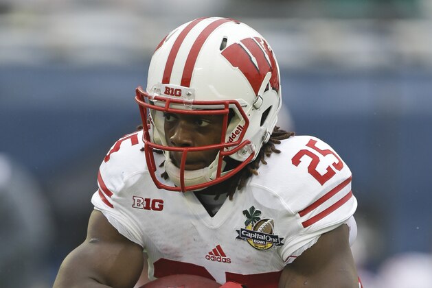 Wisconsin running back Melvin Gordon (25) warms up before the Capital One Bowl NCAA college football game against the South Carolina in Orlando, Fla., Wednesday, Jan. 1, 2014.(AP Photo/John Raoux)