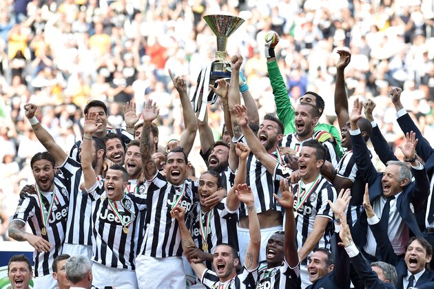 TURIN, ITALY - MAY 18:  The Juventus FC players celebrate with the Serie A trophy at the end of the Serie A match between Juventus and Cagliari Calcio at Juventus Arena on May 18, 2014 in Turin, Italy.  (Photo by Valerio Pennicino/Getty Images)