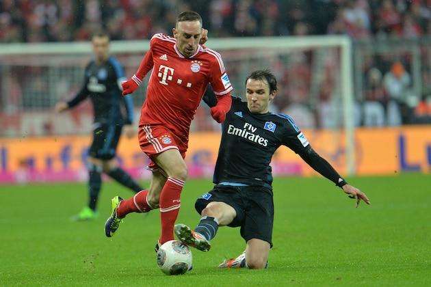 Bayern's Franck Ribery of France, left, and Hamburg's Milan  Badelj challenge for the ball   during  the German first division Bundesliga soccer match between FC Bayern Munich and Hamburger SV  in Munich, Germany, Saturday, Dec. 14, 2013. (AP Photo/Kerstin Joensson)