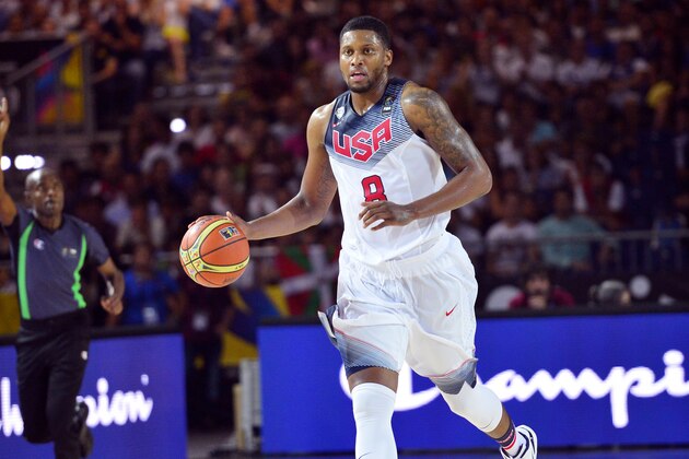 BILBAO, SPAIN - AUGUST 30:  Rudy Gay #8 of the USA Basketball Men's National Team brings the ball downcourt during a game against the Finland Nation Basketball Team during the FIBA 2014 World Cup Tournament at the Bilbao Exhibition Center on August 30, 2014 in Bilbao, Spain. NOTE TO USER: User expressly acknowledges and agrees that, by downloading and/or using this Photograph, user is consenting to the terms and conditions of the Getty Images License Agreement. Mandatory Copyright Notice: Copyright 2014 NBAE (Photo by David Dow/NBAE via Getty Images)