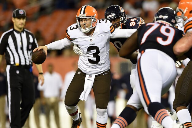 CLEVELAND, OH - AUGUST 28:  Rex Grossman #3 of the Cleveland Browns avoids a tackle by Cornelius Washington #94 of the Chicago Bears during the third quarter at FirstEnergy Stadium on August 28, 2014 in Cleveland, Ohio.  (Photo by Jason Miller/Getty Images)