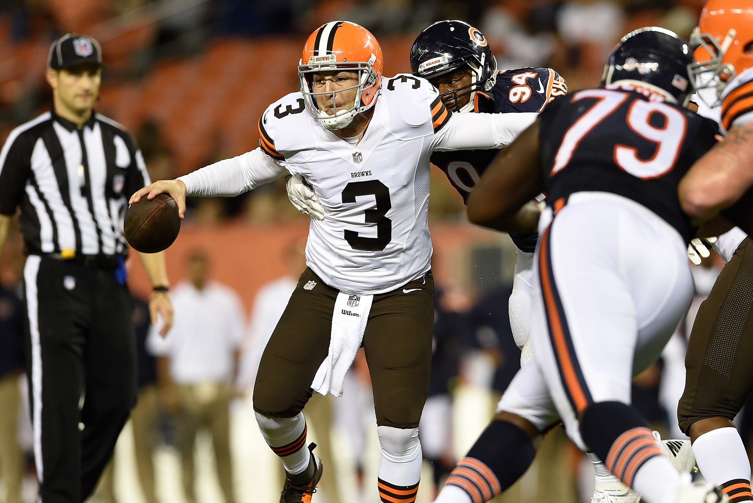 CLEVELAND, OH - AUGUST 28:  Rex Grossman #3 of the Cleveland Browns avoids a tackle by Cornelius Washington #94 of the Chicago Bears during the third quarter at FirstEnergy Stadium on August 28, 2014 in Cleveland, Ohio.  (Photo by Jason Miller/Getty Images)