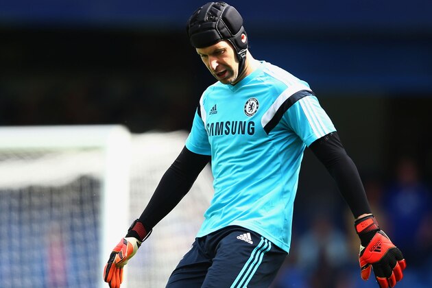 LONDON, ENGLAND - AUGUST 23:  Petr Cech of Chelsea warms up prior to the Barclays Premier League match between Chelsea and Leicester City at Stamford Bridge on August 23, 2014 in London, England.  (Photo by Paul Gilham/Getty Images)