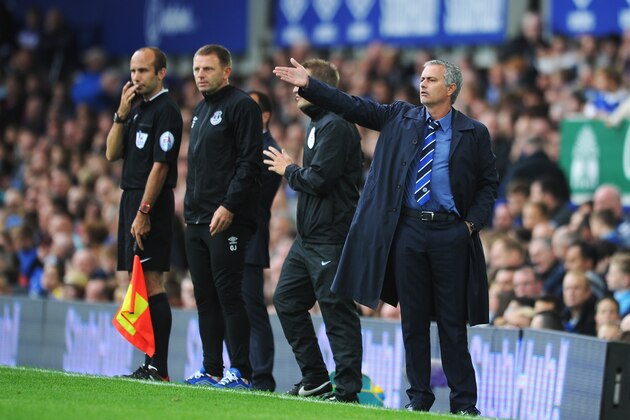 LIVERPOOL, ENGLAND - AUGUST 30: Jose Mourinho, manager of Chelsea gives instructions during the Barclays Premier League match between Everton and Chelsea at Goodison Park on August 30, 2014 in Liverpool, England.  (Photo by Chris Brunskill/Getty Images)