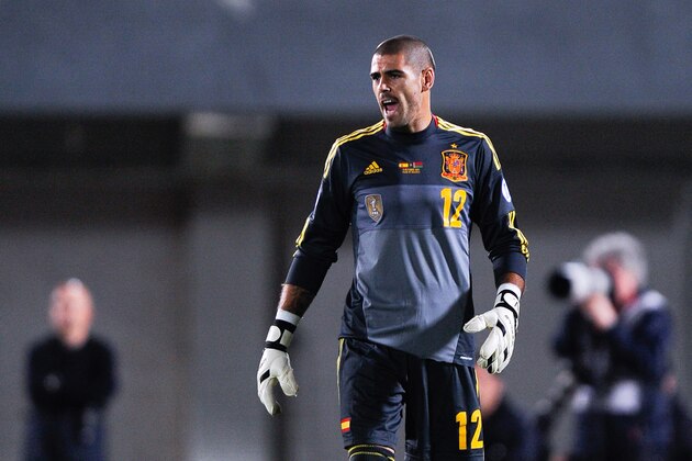 PALMA DE MALLORCA, SPAIN - OCTOBER 11: Victor Valdes of Spain looks on during the FIFA 2014 World Cup Qualifier match between Spain and Belarus at Iberostars Stadium on October 11, 2013 in Palma de Mallorca, Spain. (Photo by David Ramos/Getty Images) PALMA DE MALLORCA, SPAIN - OCTOBER 11: Victor Valdes of Spain looks on during the FIFA 2014 World Cup Qualifier match between Spain and Belarus at Iberostars Stadium on October 11, 2013 in Palma de Mallorca, Spain. (Photo by David Ramos/Getty Images)