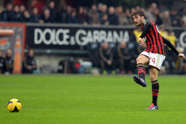 MILAN, ITALY - JANUARY 06:  Bryan Cristante of AC Milan in action during the Serie A match between AC Milan and Atalanta BC at San Siro Stadium on January 6, 2014 in Milan, Italy.  (Photo by Claudio Villa/Getty Images)
