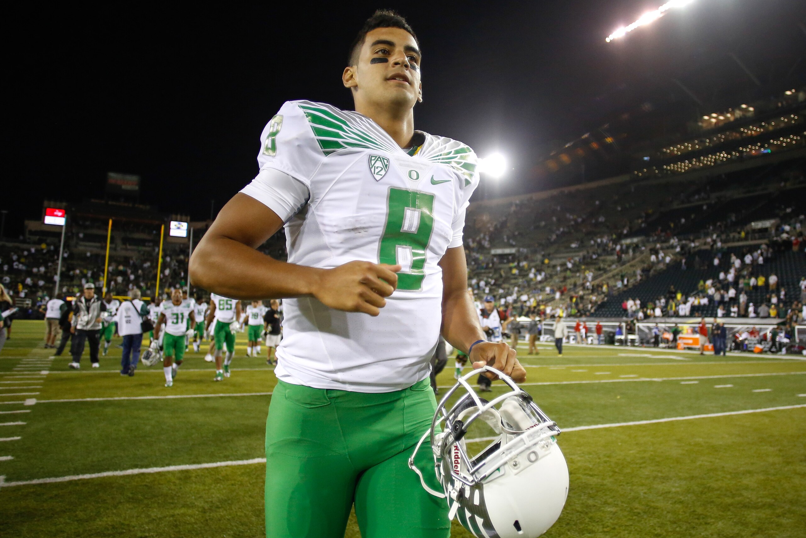 EUGENE, OR - AUGUST 30:  Quarterback Marcus Mariota #8 of the Oregon Ducks heads off the field after defeating the South Dakota Coyotes 62-13 at Autzen Stadium on August 30, 2014 in Eugene, Oregon.  (Photo by Otto Greule Jr/Getty Images)