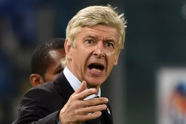 ROME, ITALY - SEPTEMBER 01:  Arsene Wenger issues instructions during the Interreligious Match For Peace at Olimpico Stadium on September 1, 2014 in Rome, Italy.  (Photo by Valerio Pennicino/Getty Images)