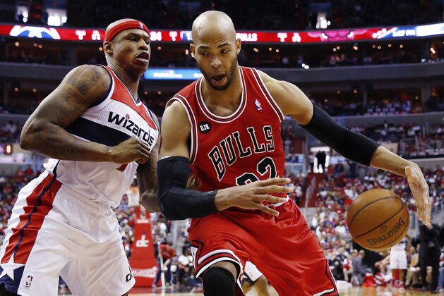 Chicago Bulls forward Taj Gibson (22) dries past Washington Wizards forward Al Harrington (7) during the first half of Game 4 of an opening-round NBA basketball playoff series in Washington, Sunday, April 27, 2014. (AP Photo/Alex Brandon)