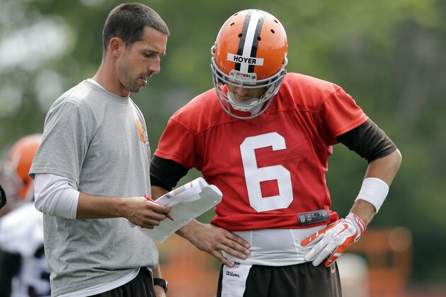 Cleveland Browns offensive coordinator Kyle Shanahan calls the play for quarterback Brian Hoyer (6) during NFL football training camp, Saturday, July 26, 2014, in Berea, Ohio. (AP Photo/Mark Duncan)
