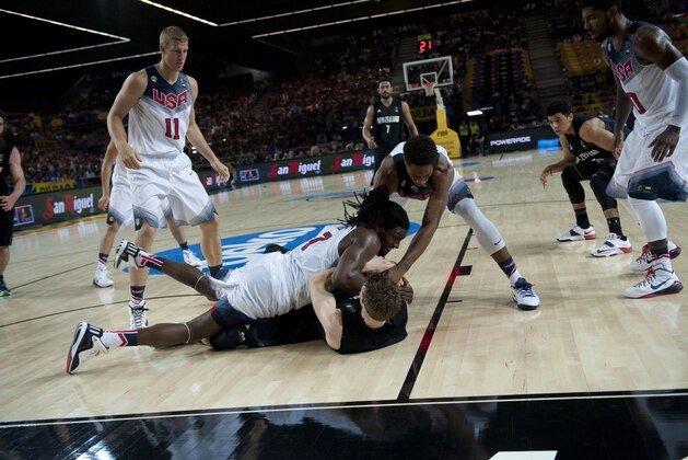 New Zealand's Thomas Abercrombie, and Kenneth Faried of the U.S, bottom, duel for the ball during the Group C Basketball World Cup match, in Bilbao northern Spain, Tuesday, Sept. 2, 2014. The 2014 Basketball World Cup competition take place in various cities in Spain from  last Aug. 30 through to Sept. 14. (AP Photo/Alvaro Barrientos)