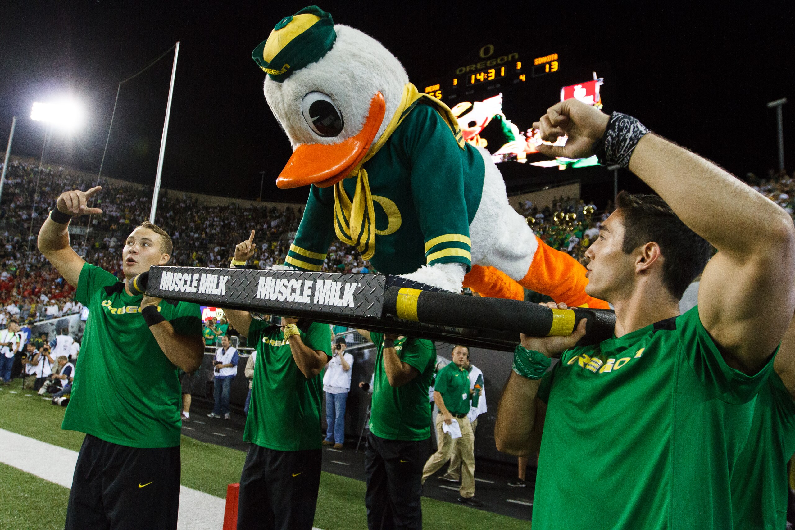 The Oregon Duck does a set of pushups during the fourth quarter of an NCAA college football game in Eugene, Ore., Saturday, Aug. 30, 2014 (AP Photo/Ryan Kang)