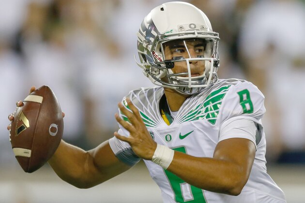 EUGENE, OR - AUGUST 30:  Quarterback Marcus Mariota #8 of the Oregon Ducks passes against the South Dakota Coyotes at Autzen Stadium on August 30, 2014 in Eugene, Oregon.  (Photo by Otto Greule Jr/Getty Images)