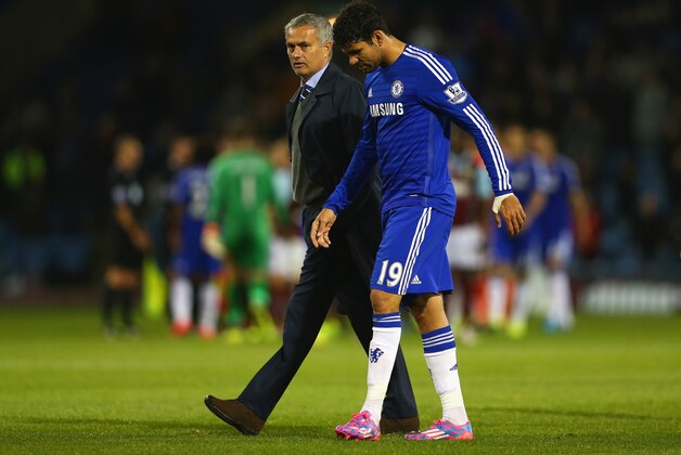 BURNLEY, ENGLAND - AUGUST 18:  Manager Jose Mourinho of Chelsea speaks to Diego Costa of Chelsea after the Barclays Premier League match between Burnley and Chelsea at Turf Moor on August 18, 2014 in Burnley, England.  (Photo by Clive Brunskill/Getty Images)