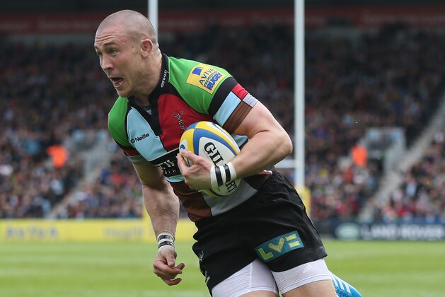 LONDON, ENGLAND - MAY 10:  Mike Brown of Harlequins breaks clear to score the first try during the Aviva Premiership match between Harlequins and Bath at the Twickenham Stoop on May 10, 2014 in London, England.  (Photo by David Rogers/Getty Images)