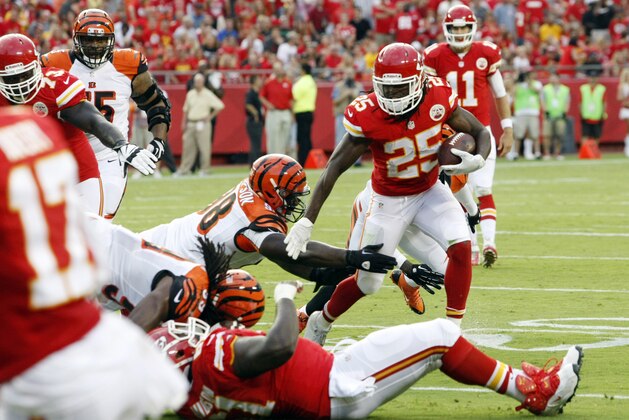 Kansas City Chiefs running back Jamaal Charles (25) runs against Cincinnati Bengals defense in the first half of an NFL preseason football game Thursday, Aug. 7, 2014, in Kansas City, Mo. (AP Photo/Colin E. Braley)