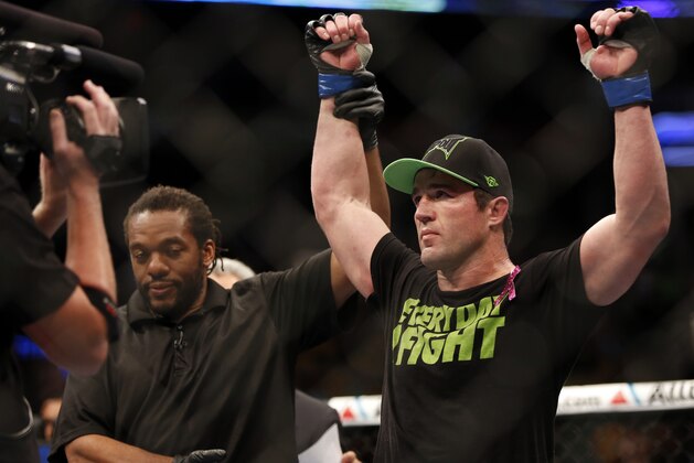 Chael Sonnen, right, is declared the victor after his match against Mauricio 'Shogun' Rua, of Brazil, in their UFC on Fox Sports 1 mixed martial arts light heavyweight bout in Boston, Saturday, Aug. 17,2013. Sonnen won via first-round tapout via guillotine choke. (AP Photo/Gregory Payan) Chael Sonnen, right, is declared the victor after his match against Mauricio 'Shogun' Rua, of Brazil, in their UFC on Fox Sports 1 mixed martial arts light heavyweight bout in Boston, Saturday, Aug. 17,2013. Sonnen won via first-round tapout via guillotine choke. (AP Photo/Gregory Payan)