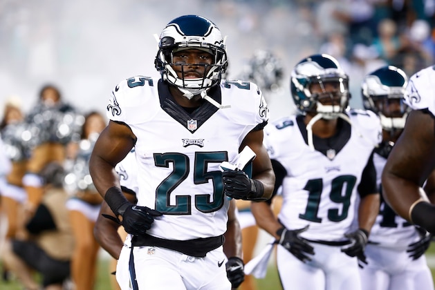 Philadelphia Eagles' LeSean McCoy runs onto the field before an NFL preseason football game against the Pittsburgh Steelers, Thursday, Aug. 21, 2014, in Philadelphia. (AP Photo/Matt Rourke)