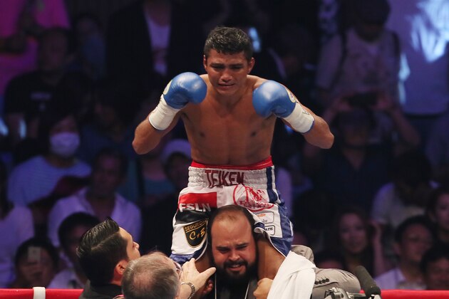 TOKYO, JAPAN - SEPTEMBER 05:  Roman Gonzalez of Nicaragua celebrates his winnig over Akira Yaegashi of Japan during the WBC flyweight title bout between Akira Yaegashi of Japan and Roman Gonzalez of Nicaragua at Yoyogi National Gymnasium Daini on September 5, 2014 in Tokyo, Japan.  (Photo by Ken Ishii/Getty Images)