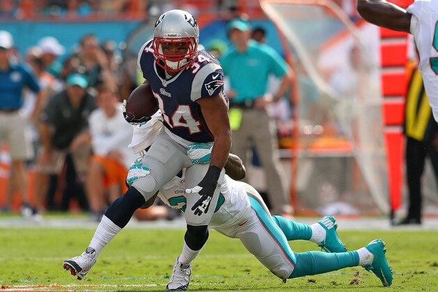 MIAMI GARDENS, FL - DECEMBER 15: Shane Vereen #34 of the New England Patriots rushes during a game against the Miami Dolphins at Sun Life Stadium on December 15, 2013 in Miami Gardens, Florida.  (Photo by Mike Ehrmann/Getty Images)