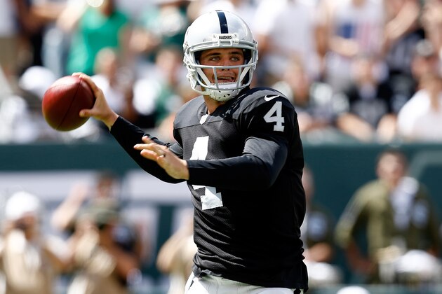 EAST RUTHERFORD, NJ - SEPTEMBER 07:  Derek Carr #4 of the Oakland Raiders passes against the New York Jets at MetLife Stadium on September 7, 2014 in East Rutherford, New Jersey.  (Photo by Jeff Zelevansky/Getty Images)
