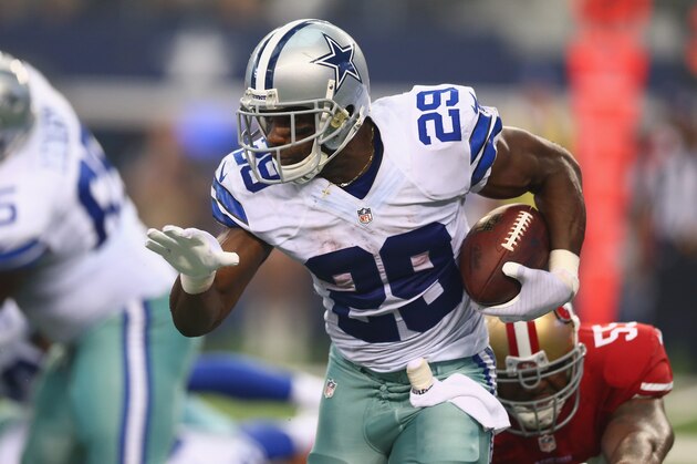 ARLINGTON, TX - SEPTEMBER 07:  DeMarco Murray #29 of the Dallas Cowboys runs the ball against the San Francisco 49ers in the second quarter at AT&T Stadium on September 7, 2014 in Arlington, Texas.  (Photo by Ronald Martinez/Getty Images)