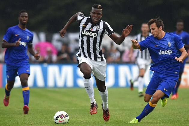 VILLAR PEROSA, ITALY - AUGUST 20:  Paul Pogba (C) of Juventus A is challenged during the pre-season friendly match between Juventus A and Juventus B on August 20, 2014 in Villar Perosa, Italy.  (Photo by Valerio Pennicino/Getty Images)